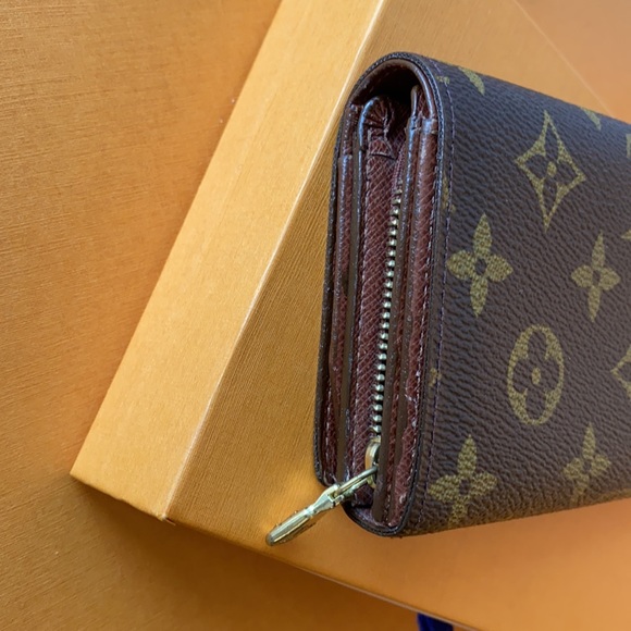 Authentic Louis Vuitton Wallet Monogram - Picture 17 of 17